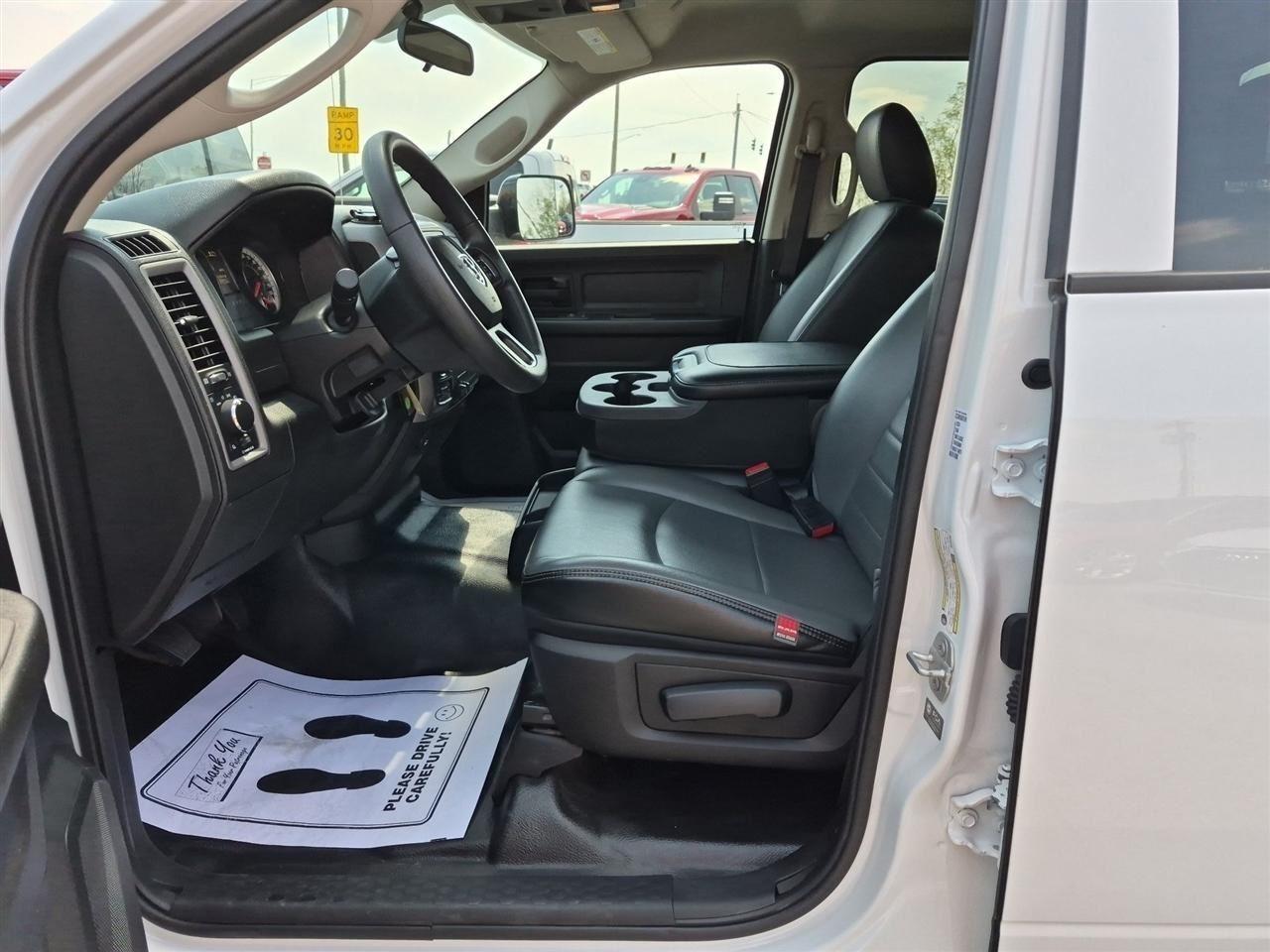 RAM 1500 Classic Tradesman Crew Cab SWB 4WD 2024