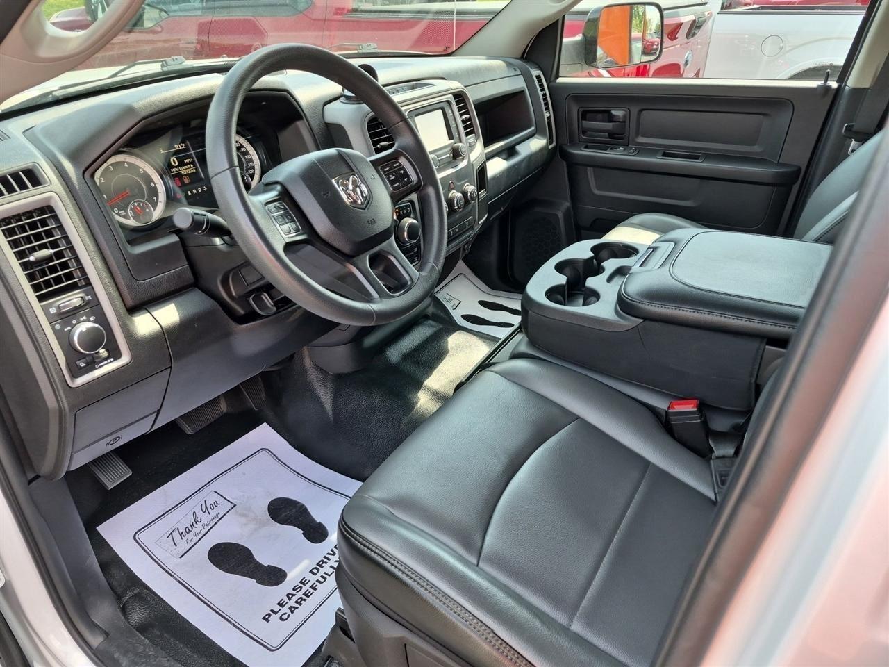 RAM 1500 Classic Tradesman Crew Cab SWB 4WD 2024
