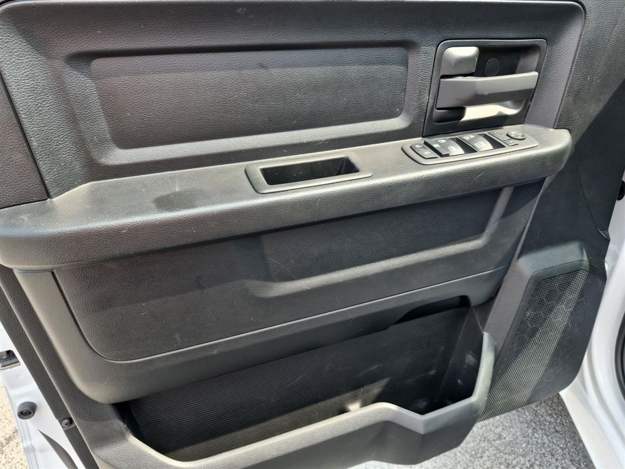 RAM 1500 Classic Tradesman Crew Cab SWB 4WD 2024