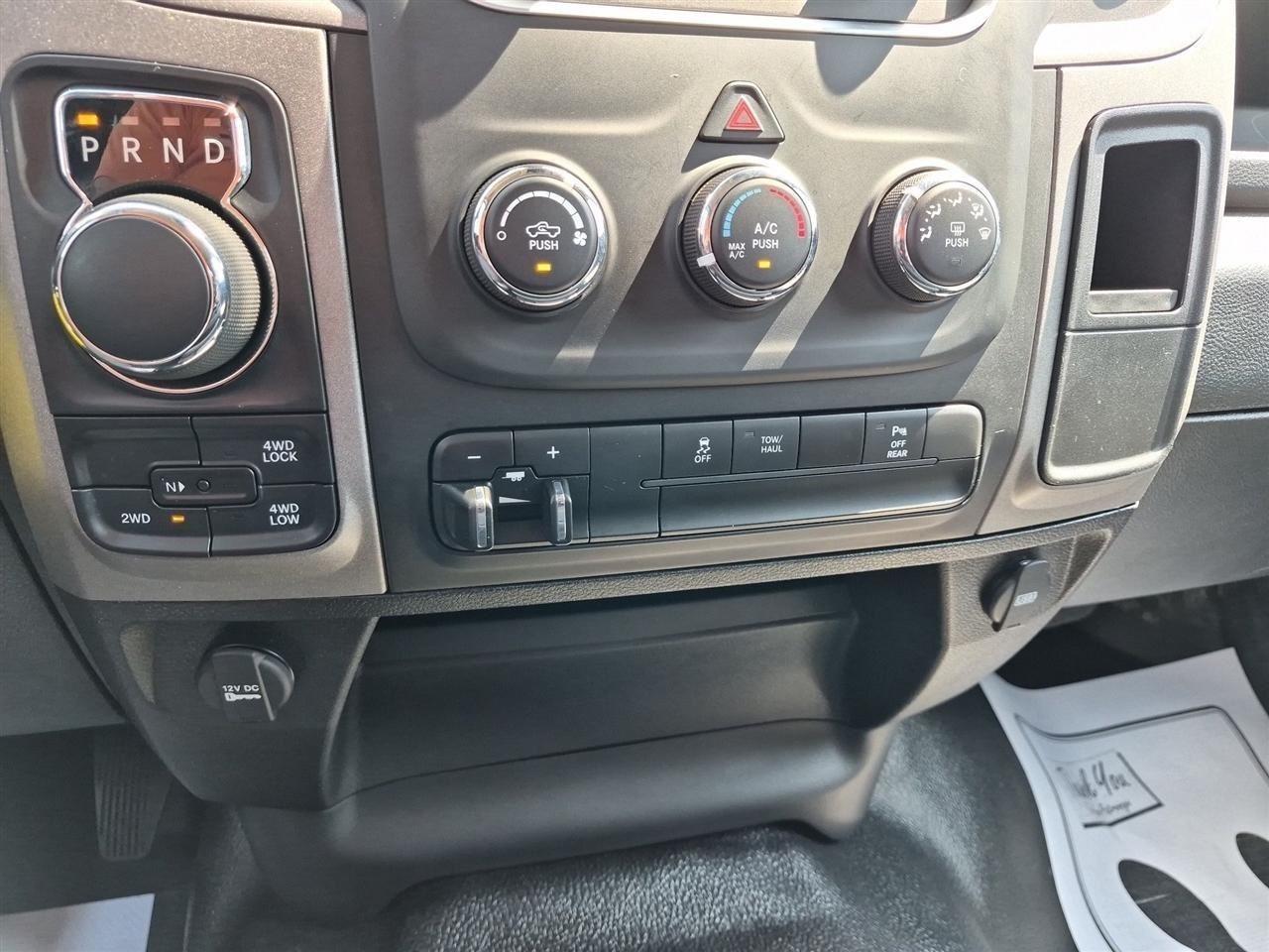 RAM 1500 Classic Tradesman Crew Cab SWB 4WD 2024