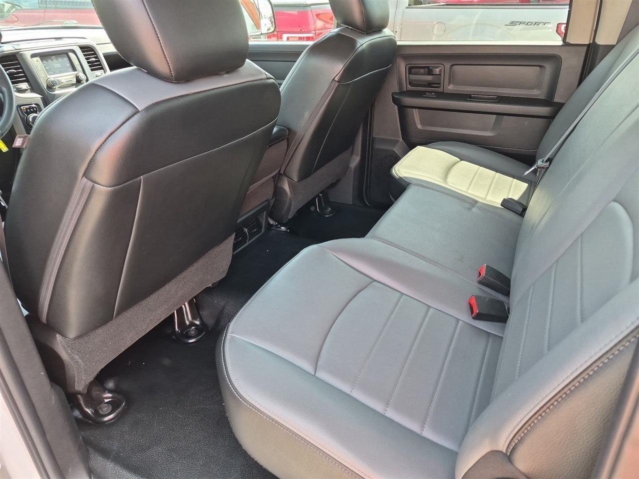 RAM 1500 Classic Tradesman Crew Cab SWB 4WD 2024