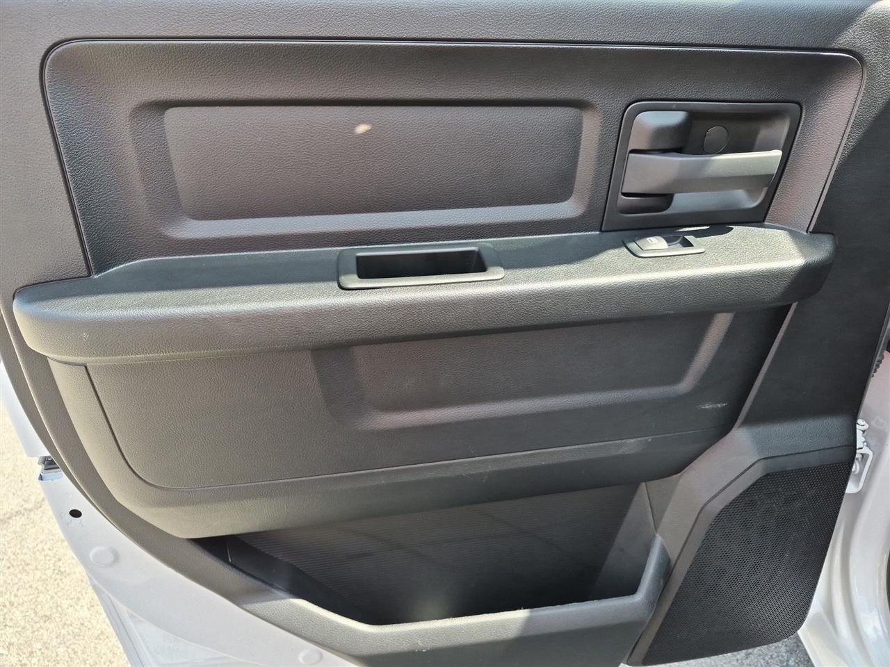 RAM 1500 Classic Tradesman Crew Cab SWB 4WD 2024