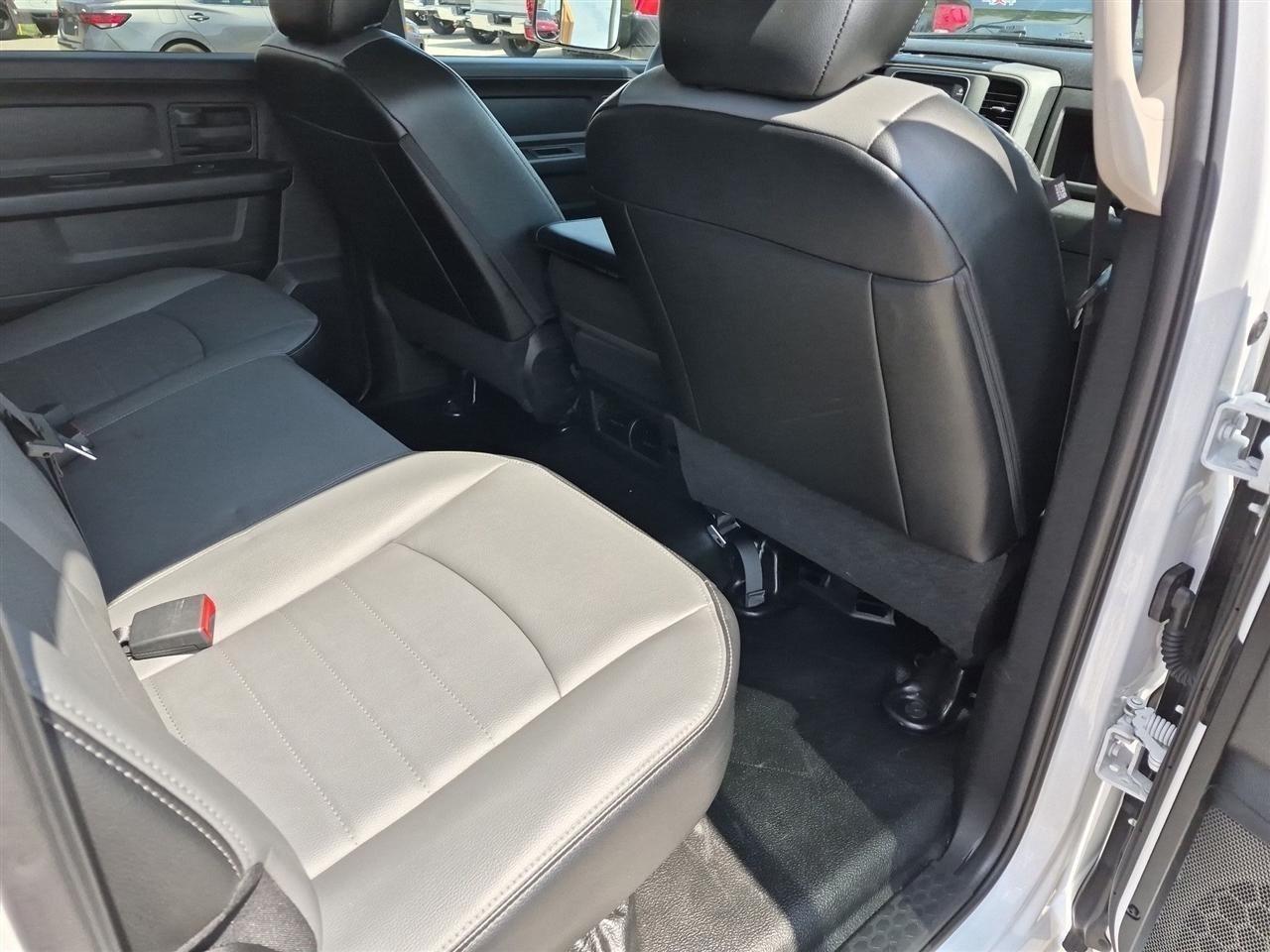 RAM 1500 Classic Tradesman Crew Cab SWB 4WD 2024