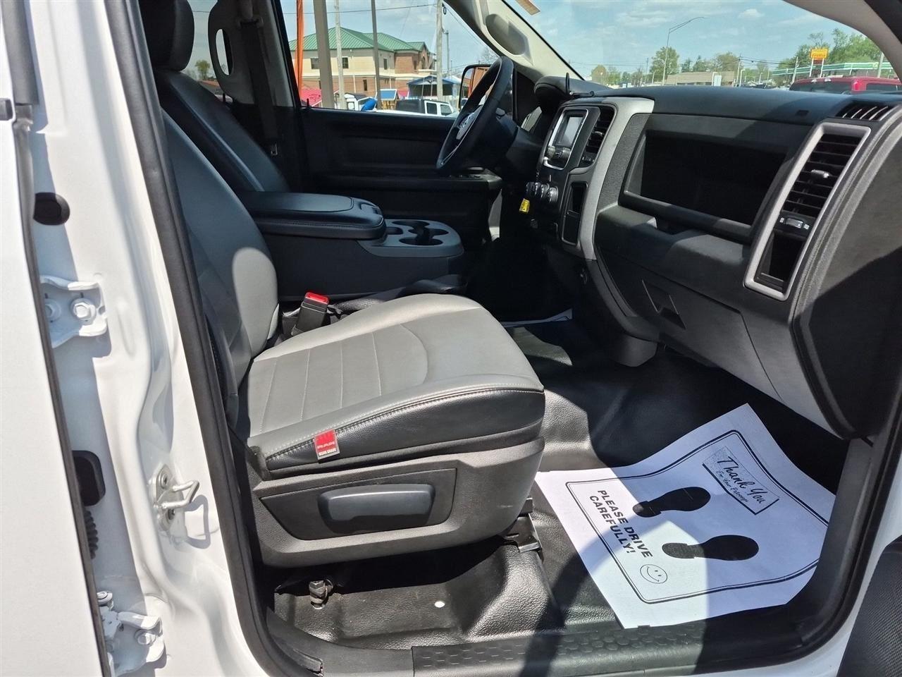 RAM 1500 Classic Tradesman Crew Cab SWB 4WD 2024