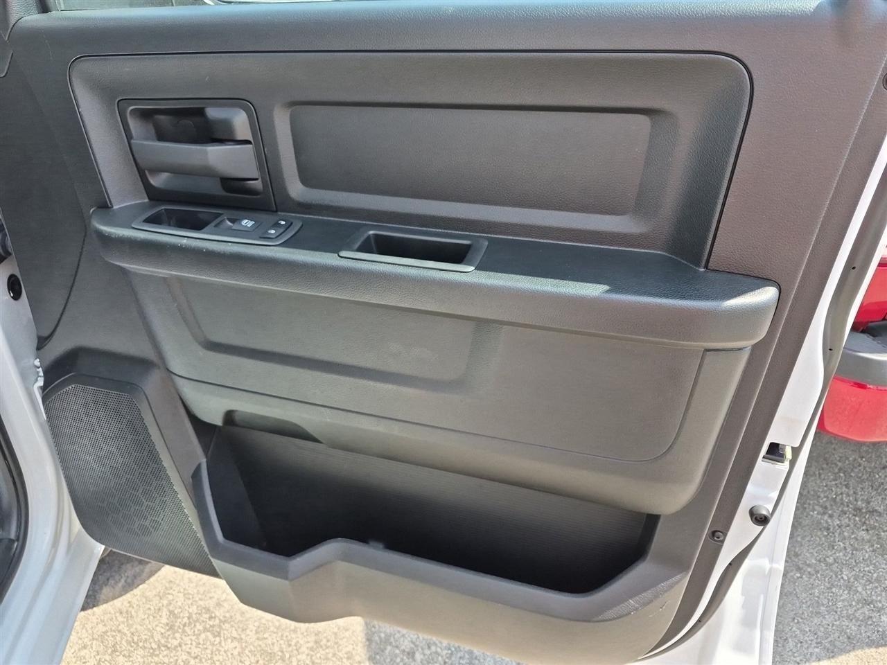 RAM 1500 Classic Tradesman Crew Cab SWB 4WD 2024