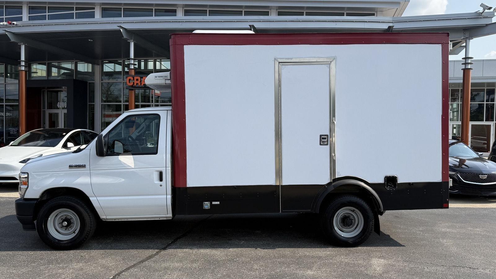 Ford Econoline E-350 Super Duty 2023