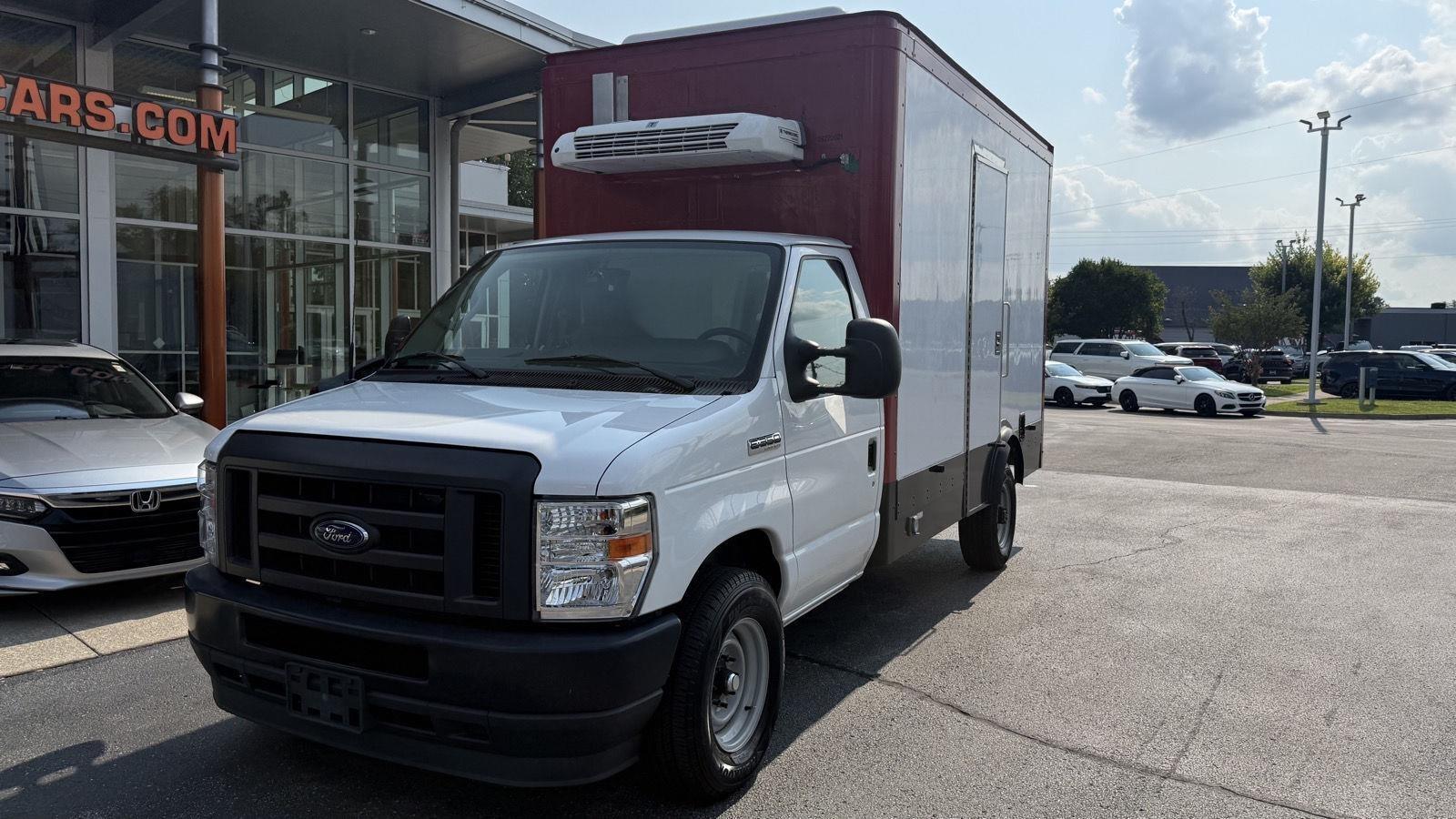 Ford Econoline E-350 Super Duty 2023