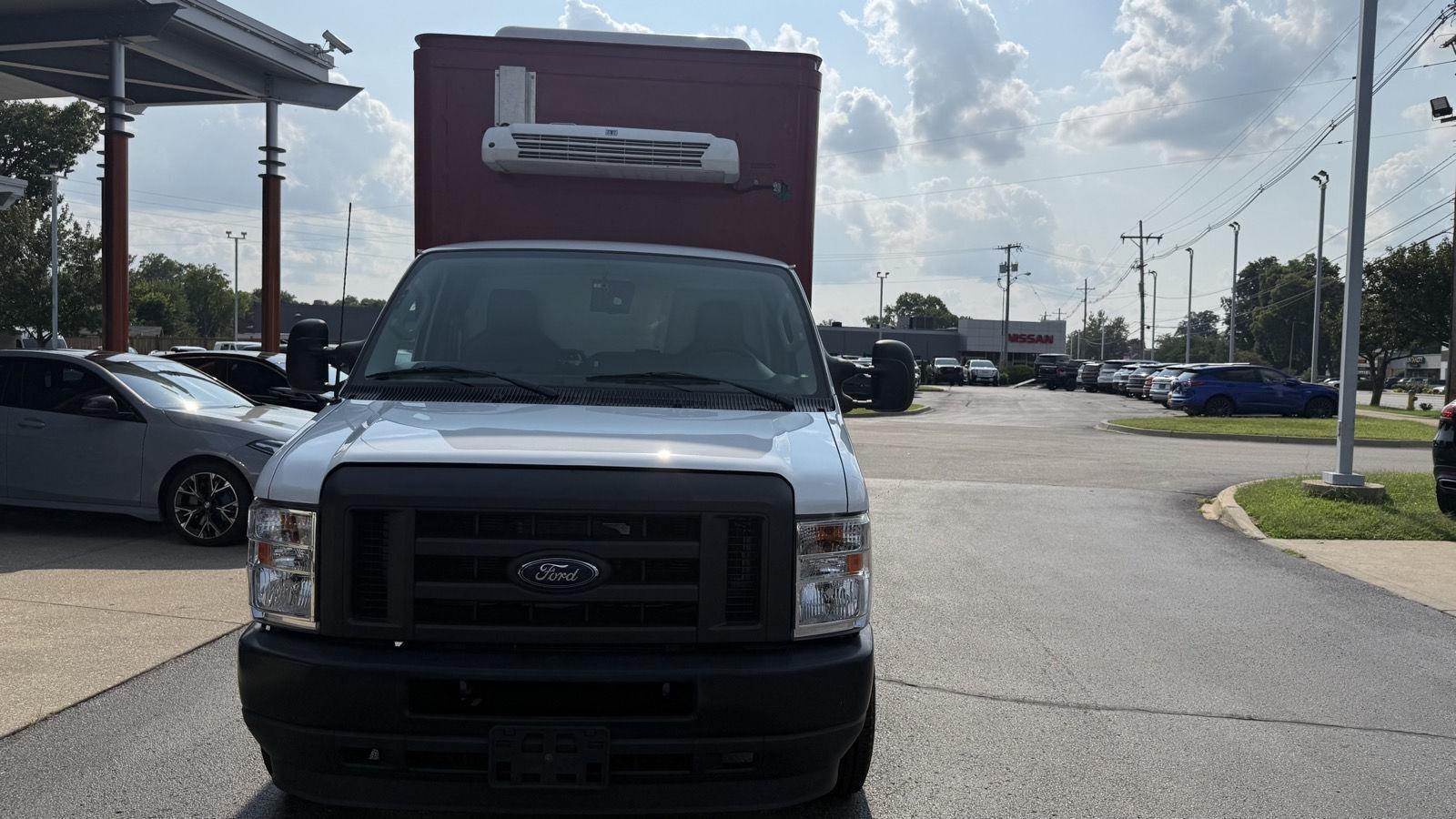 Ford Econoline E-350 Super Duty 2023