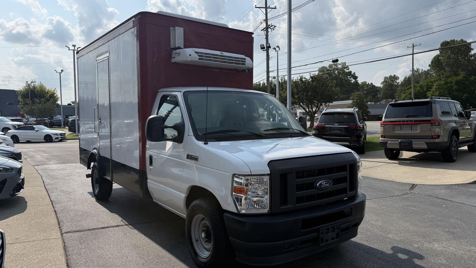 Ford Econoline E-350 Super Duty 2023