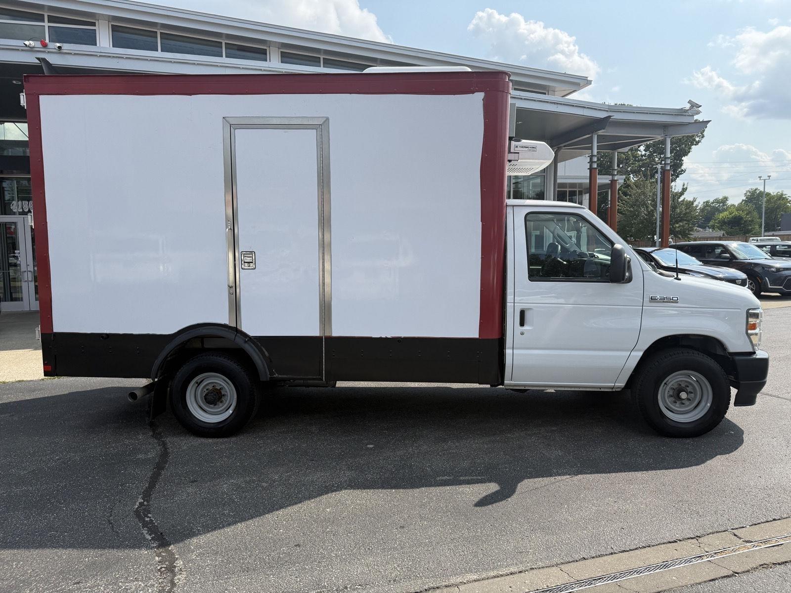 Ford Econoline E-350 Super Duty 2023