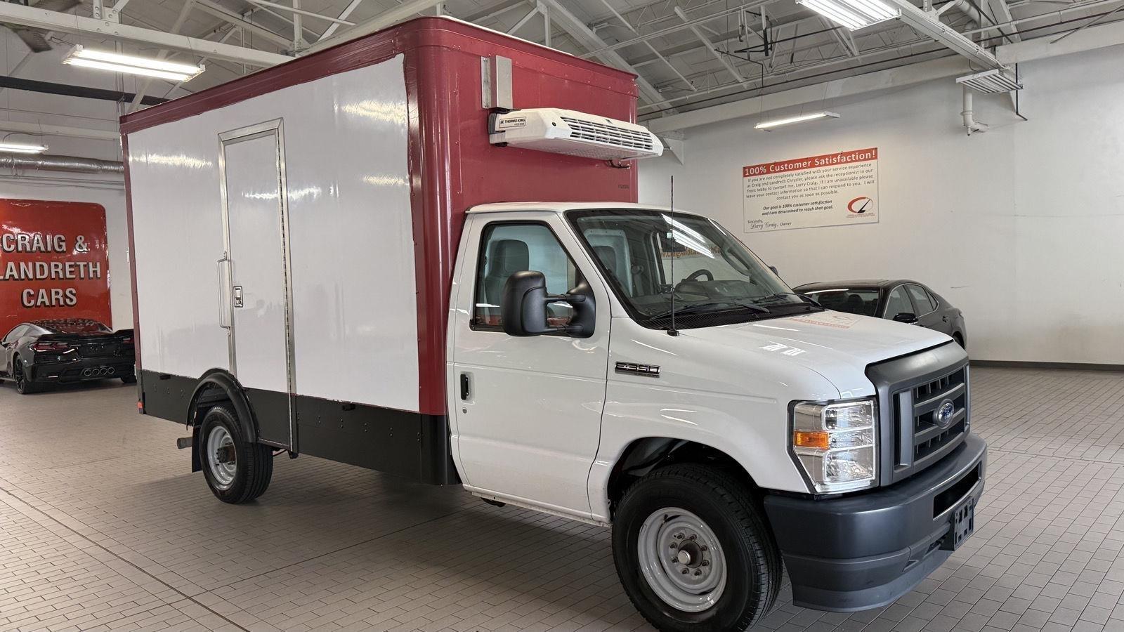 Ford Econoline E-350 Super Duty 2023