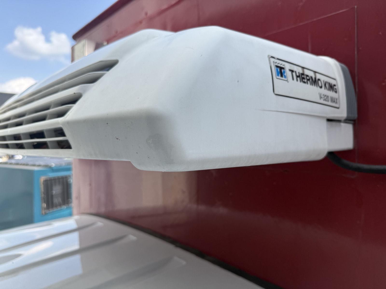 Ford Econoline E-350 Super Duty 2023