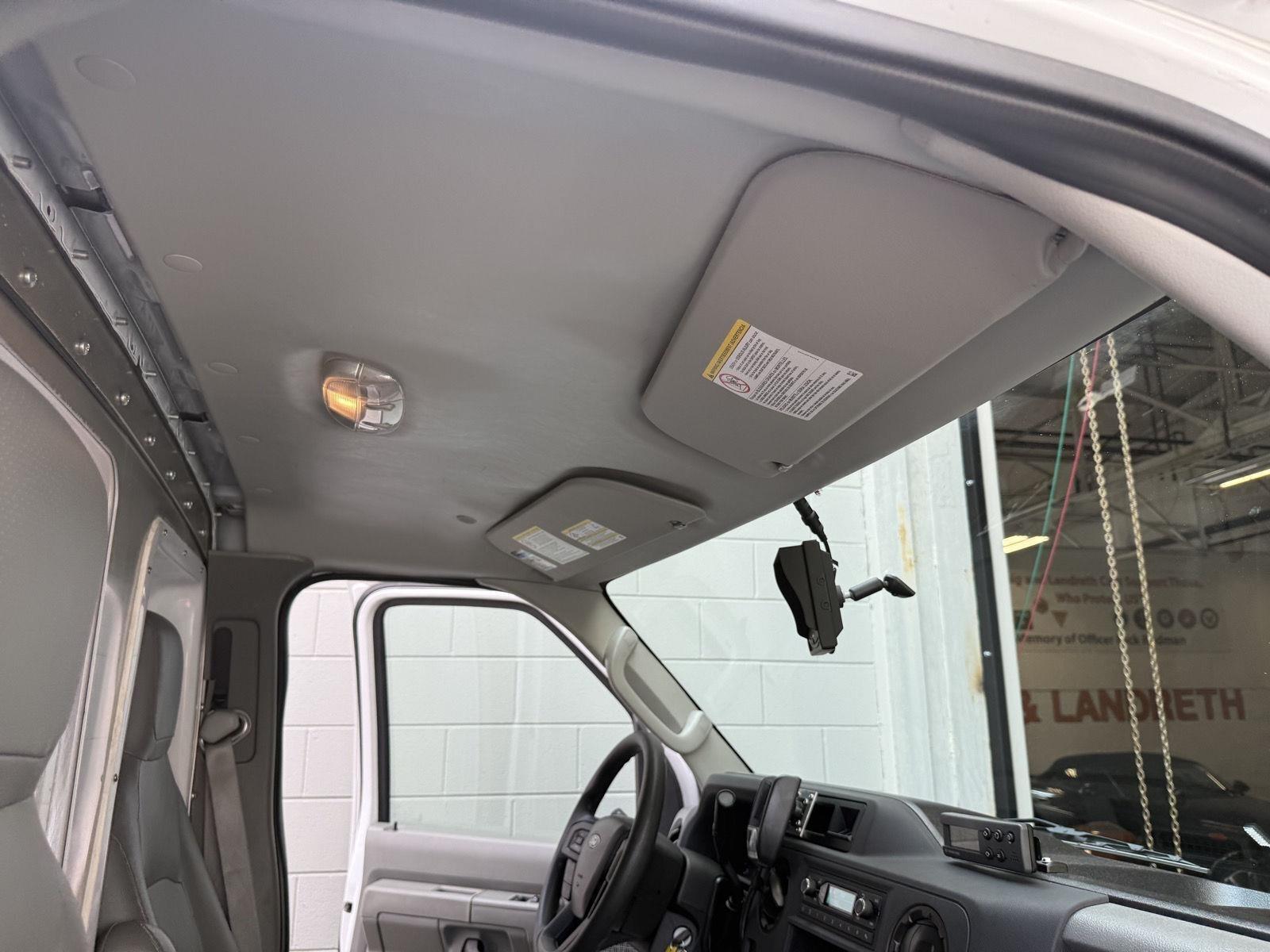 Ford Econoline E-350 Super Duty 2023