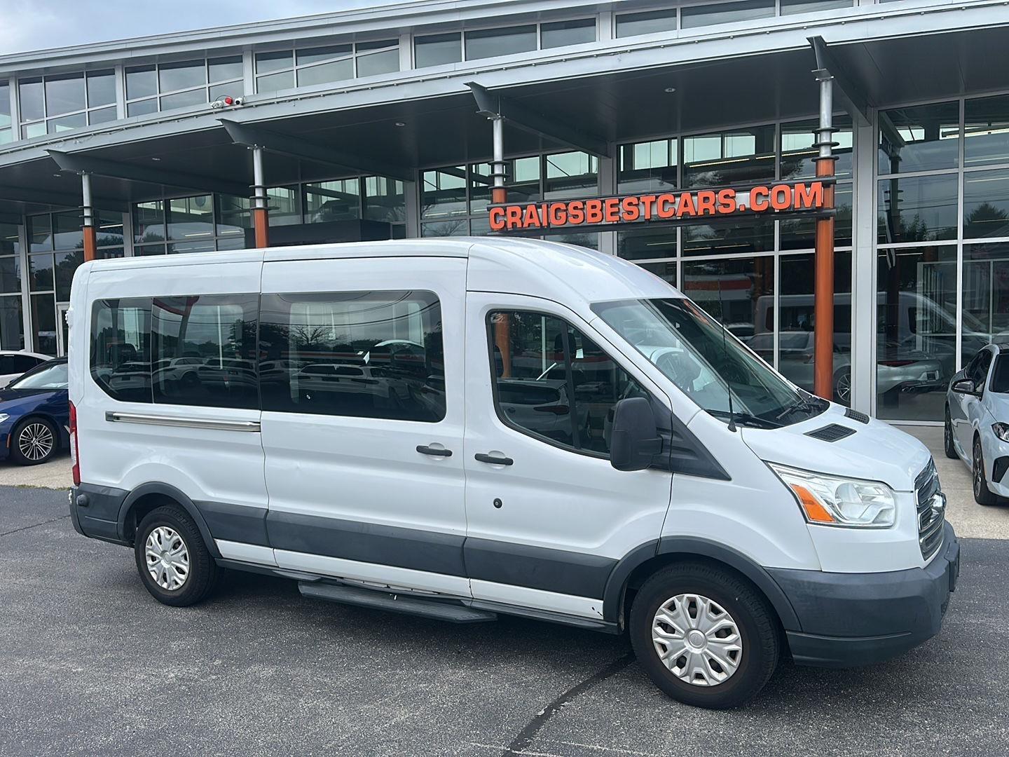 Ford Transit 350 Wagon Med. Roof XLT w/Sliding Pass. 148-in. WB 2016