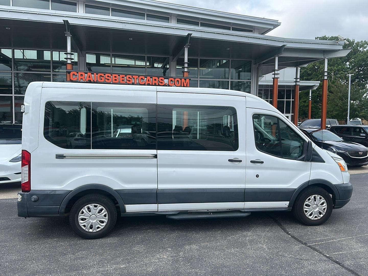 Ford Transit 350 Wagon Med. Roof XLT w/Sliding Pass. 148-in. WB 2016