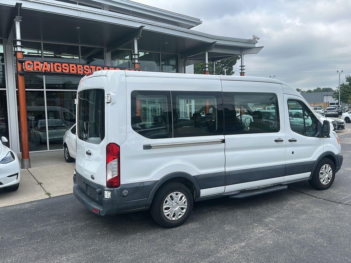 Ford Transit 350 Wagon Med. Roof XLT w/Sliding Pass. 148-in. WB 2016