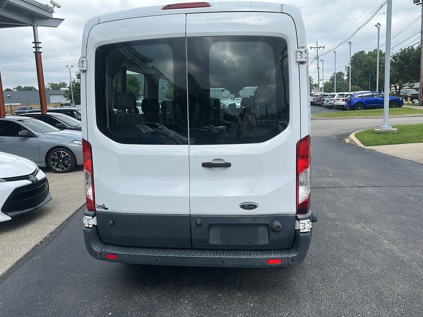 Ford Transit 350 Wagon Med. Roof XLT w/Sliding Pass. 148-in. WB 2016