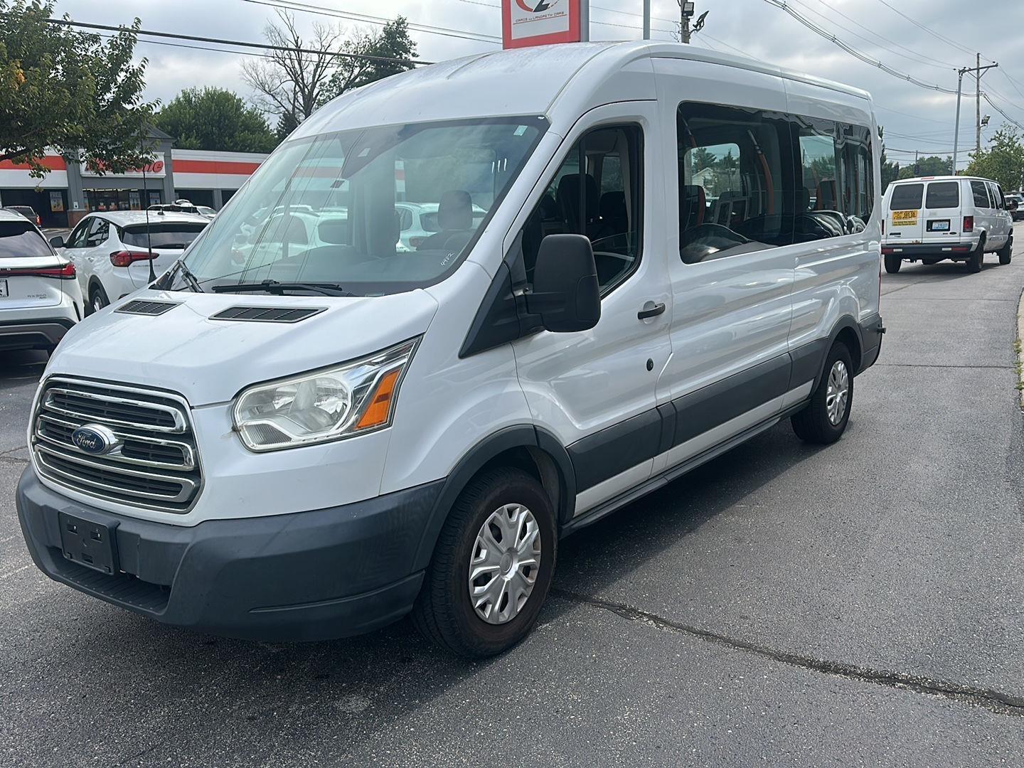 Ford Transit 350 Wagon Med. Roof XLT w/Sliding Pass. 148-in. WB 2016