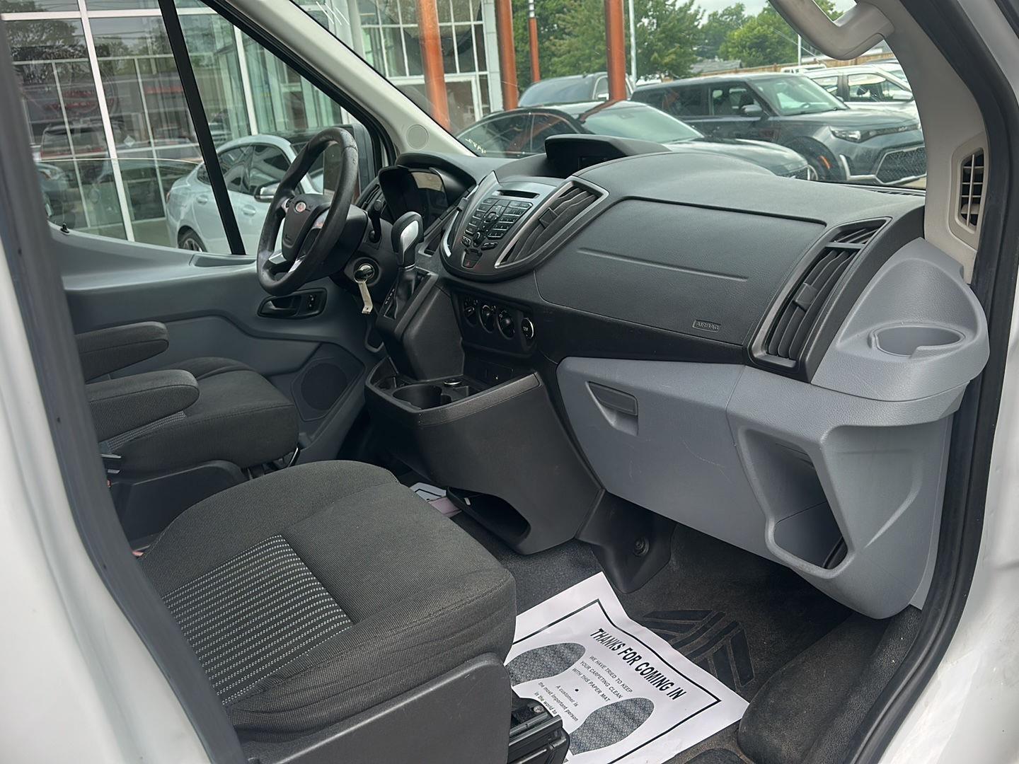 Ford Transit 350 Wagon Med. Roof XLT w/Sliding Pass. 148-in. WB 2016