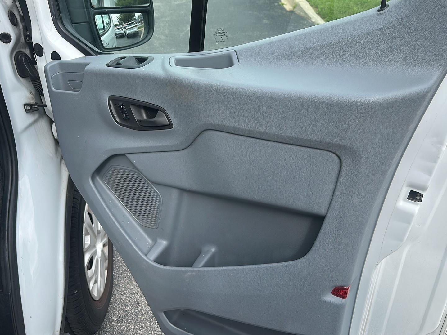 Ford Transit 350 Wagon Med. Roof XLT w/Sliding Pass. 148-in. WB 2016
