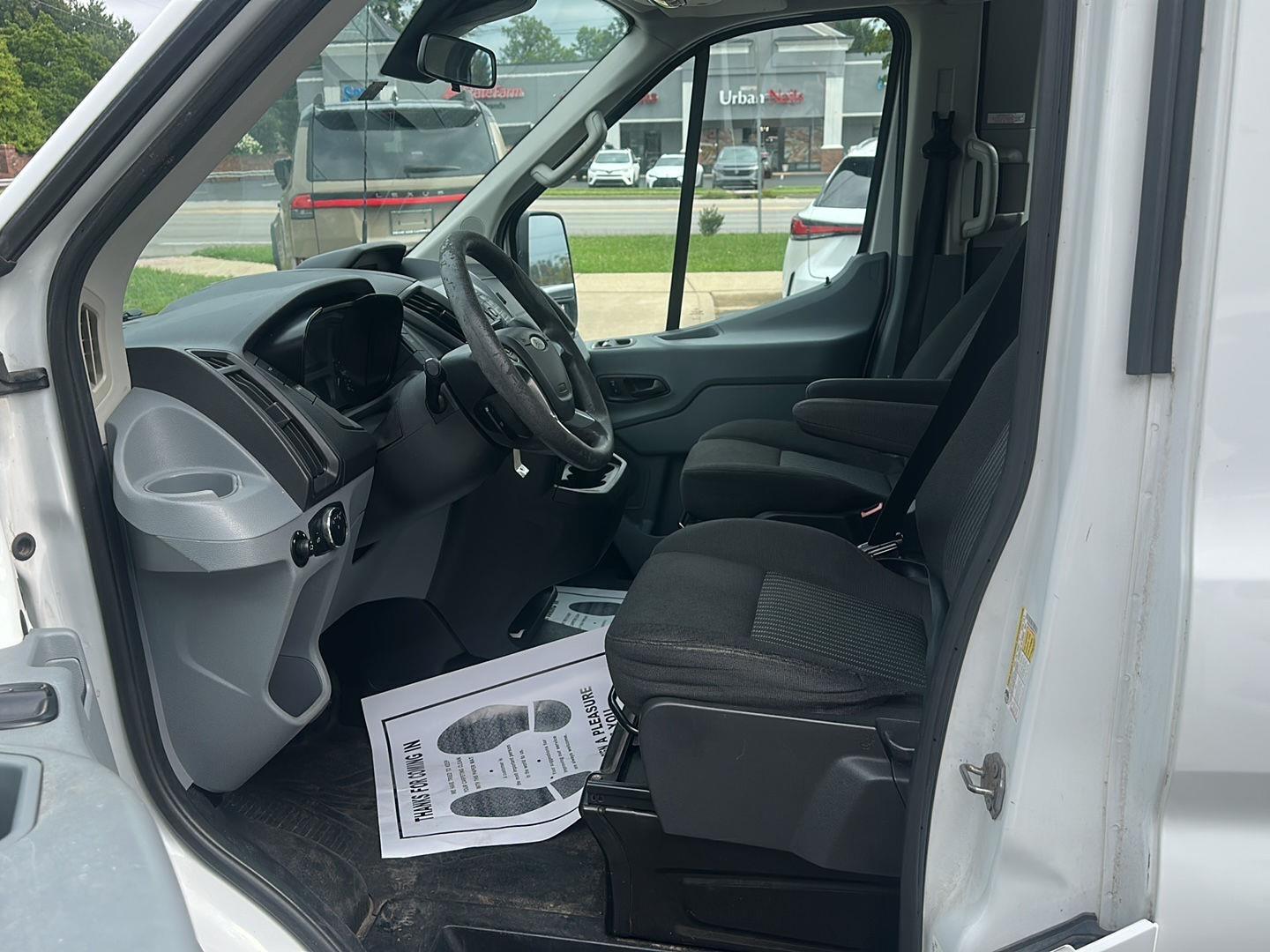 Ford Transit 350 Wagon Med. Roof XLT w/Sliding Pass. 148-in. WB 2016