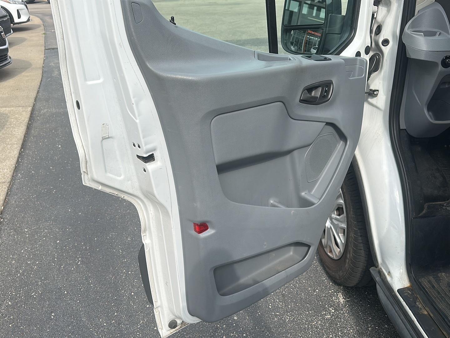 Ford Transit 350 Wagon Med. Roof XLT w/Sliding Pass. 148-in. WB 2016