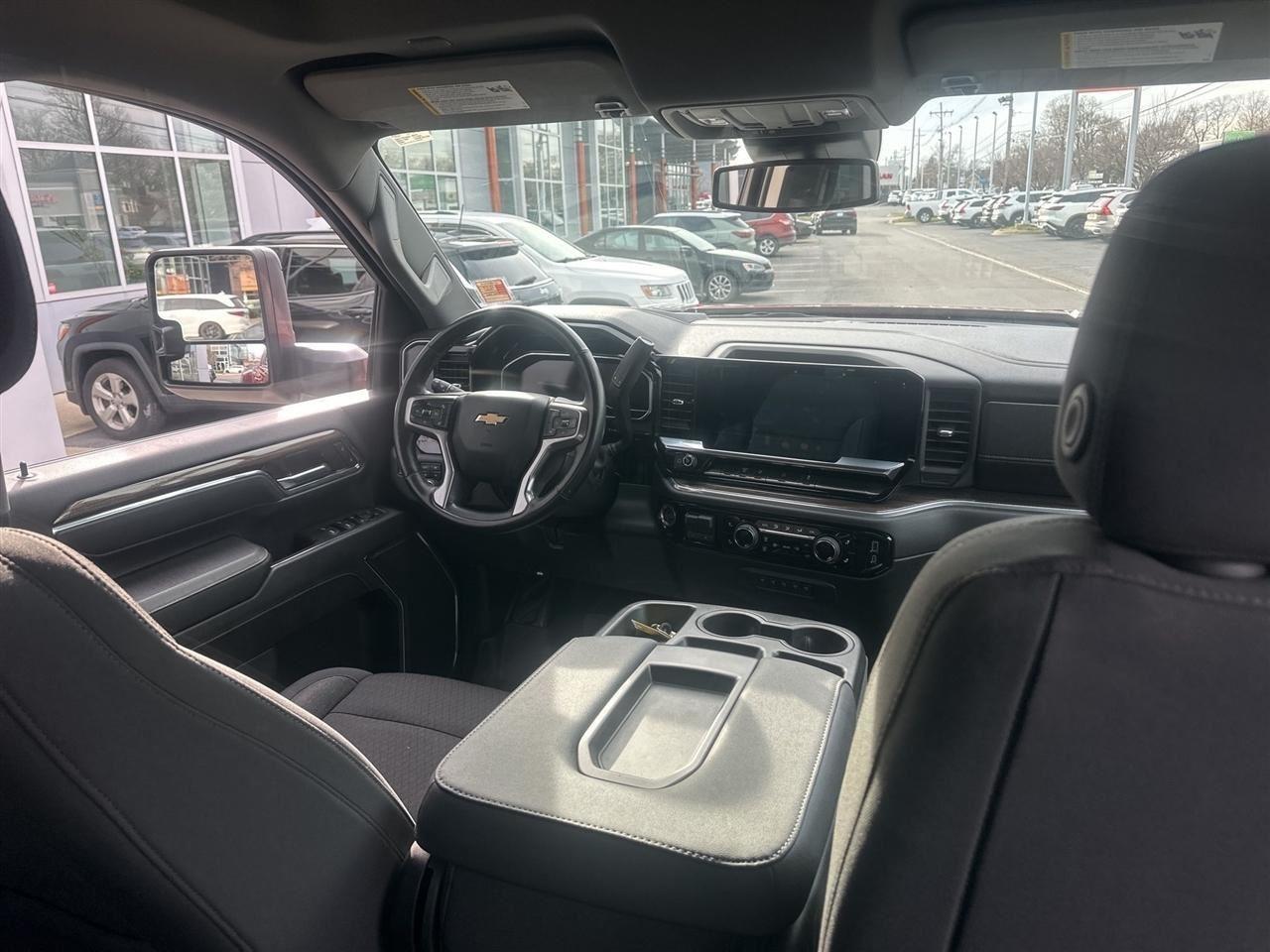 Chevrolet Silverado 3500HD LT Double Cab 4WD 2024