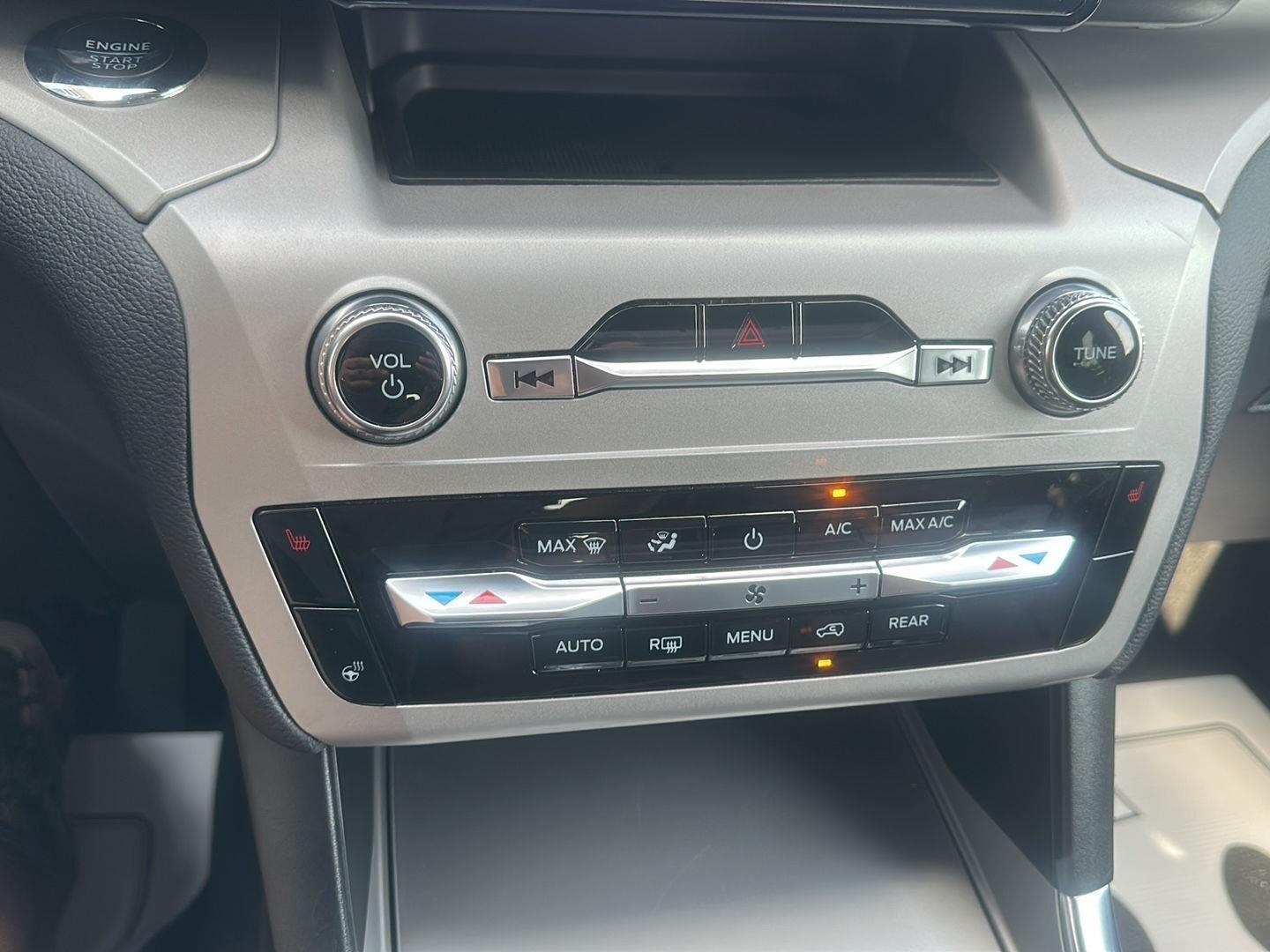 Ford Explorer XLT 2023