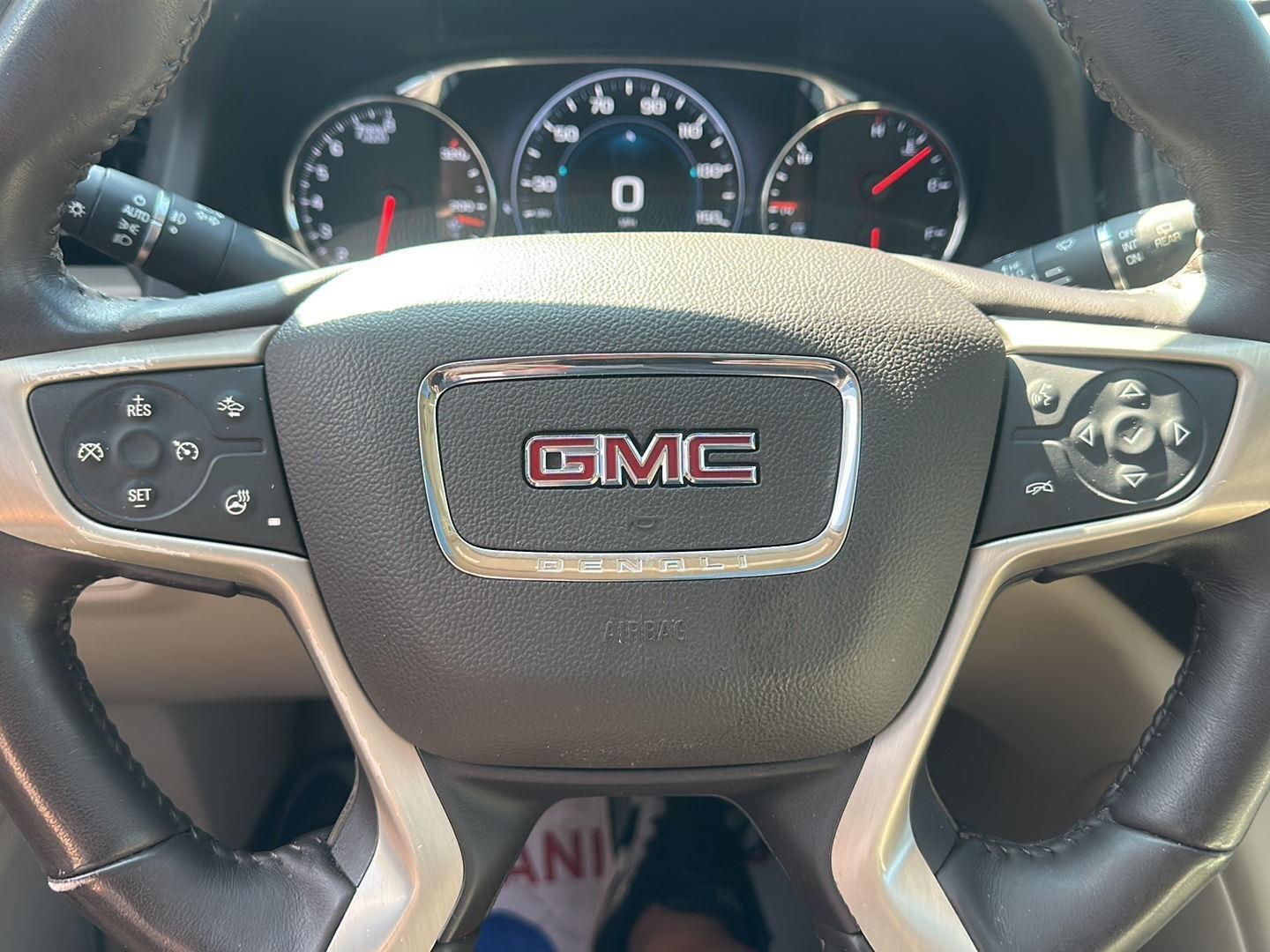 GMC Acadia Denali AWD 2017