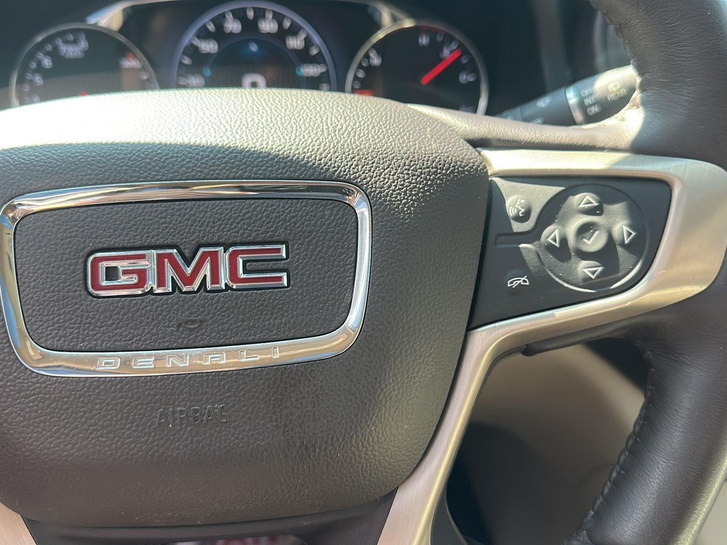 GMC Acadia Denali AWD 2017