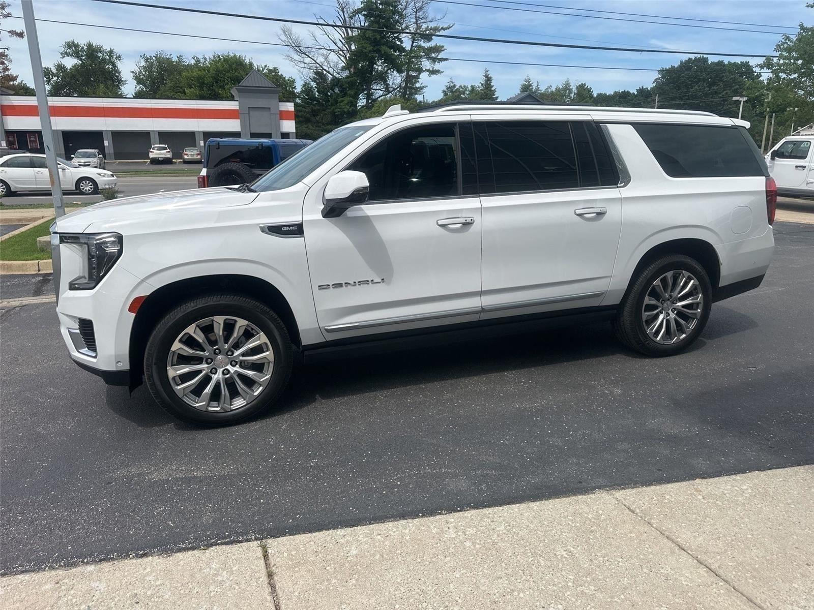 GMC Yukon XL Denali 4WD 2023