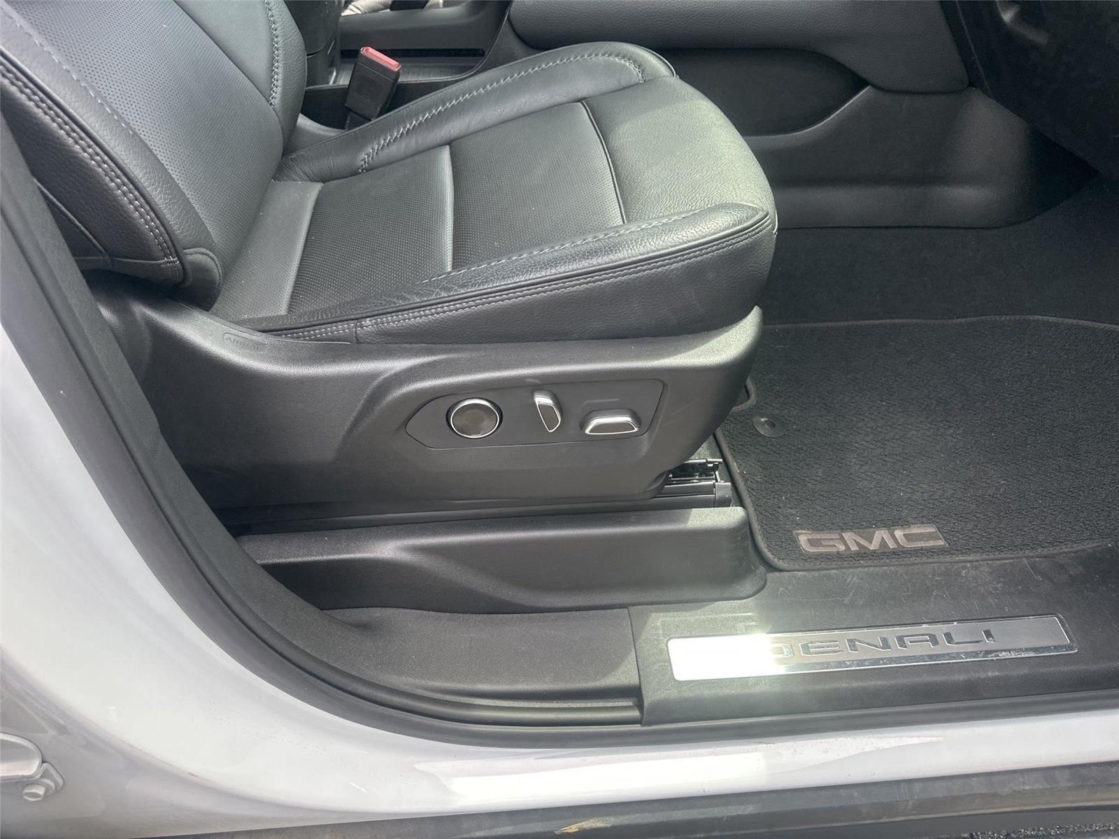 GMC Yukon XL Denali 4WD 2023