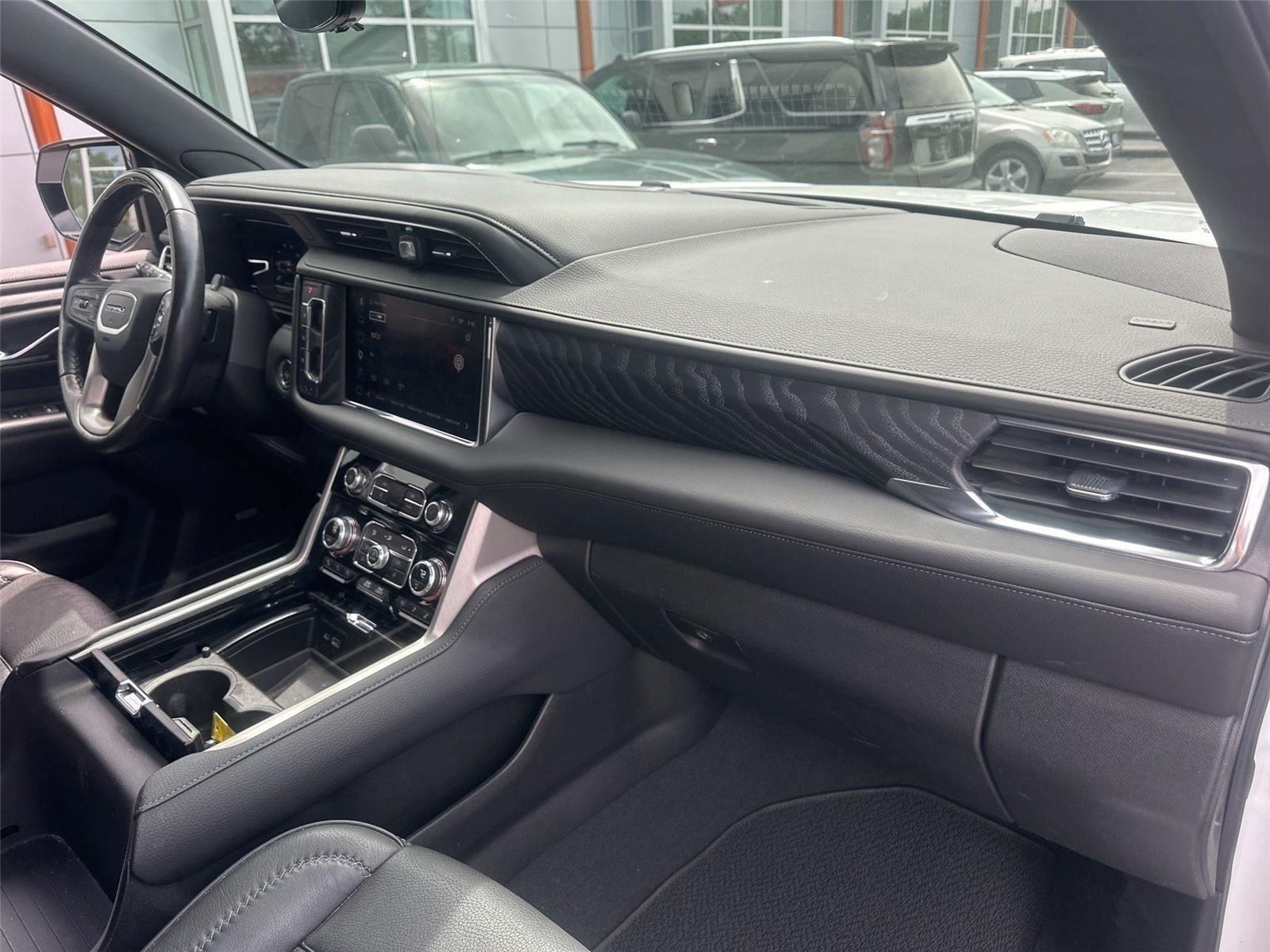 GMC Yukon XL Denali 4WD 2023