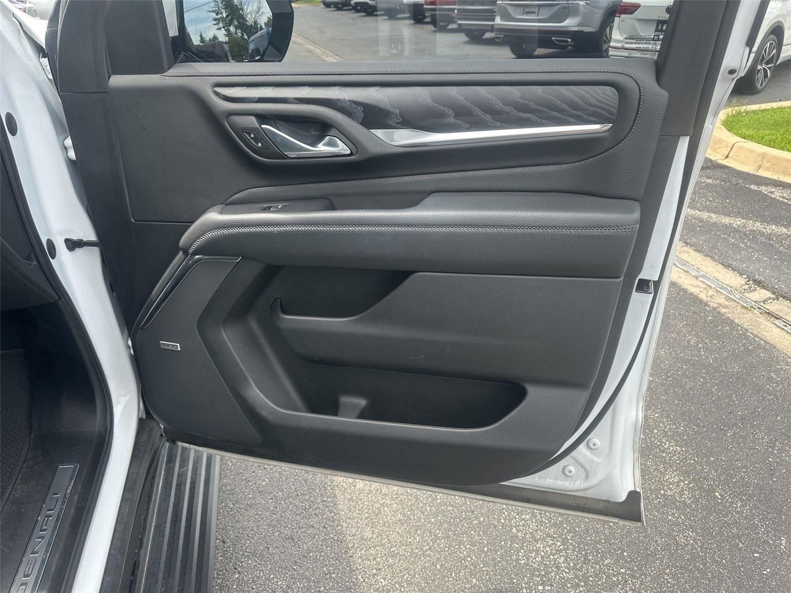 GMC Yukon XL Denali 4WD 2023
