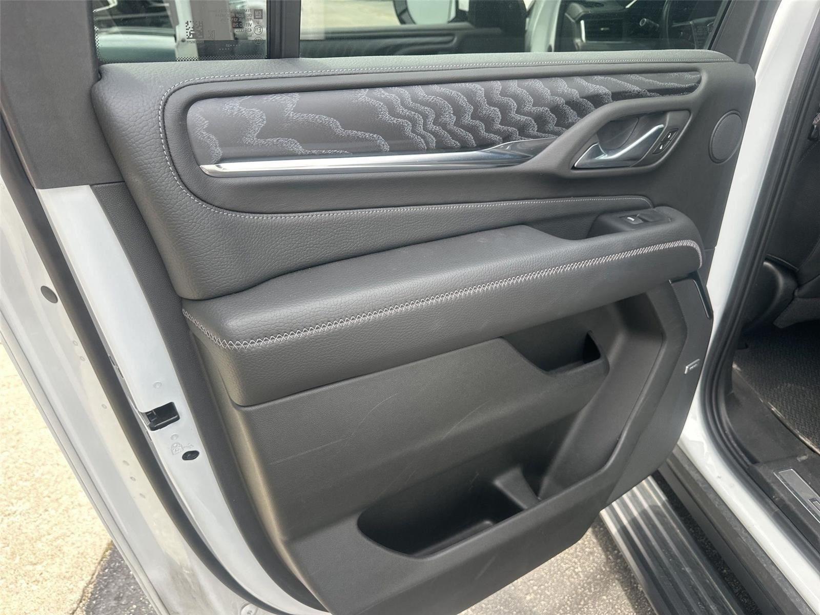 GMC Yukon XL Denali 4WD 2023