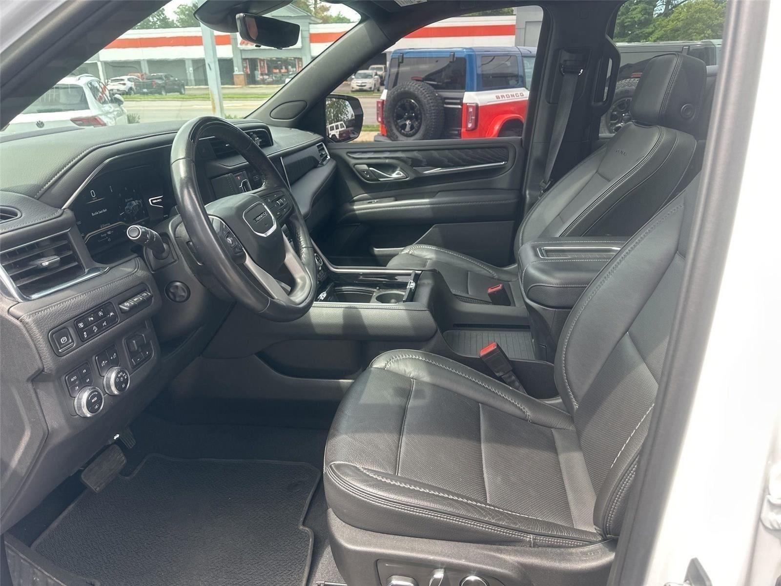 GMC Yukon XL Denali 4WD 2023