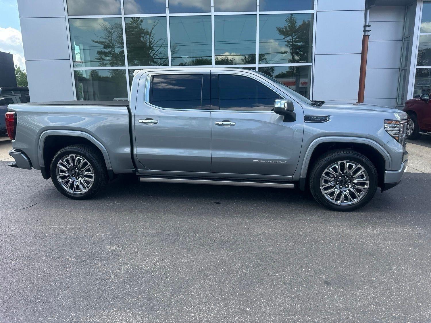 GMC Sierra 1500 Denali Ultimate Crew Cab 4WD 2025