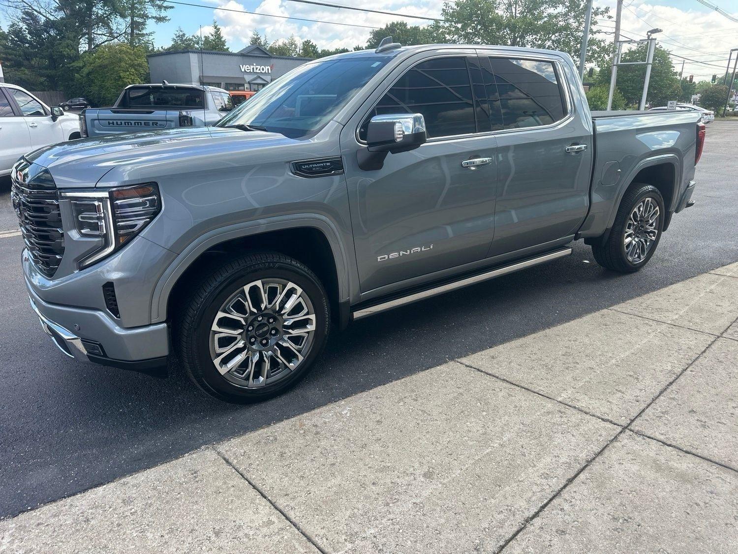 GMC Sierra 1500 Denali Ultimate Crew Cab 4WD 2025
