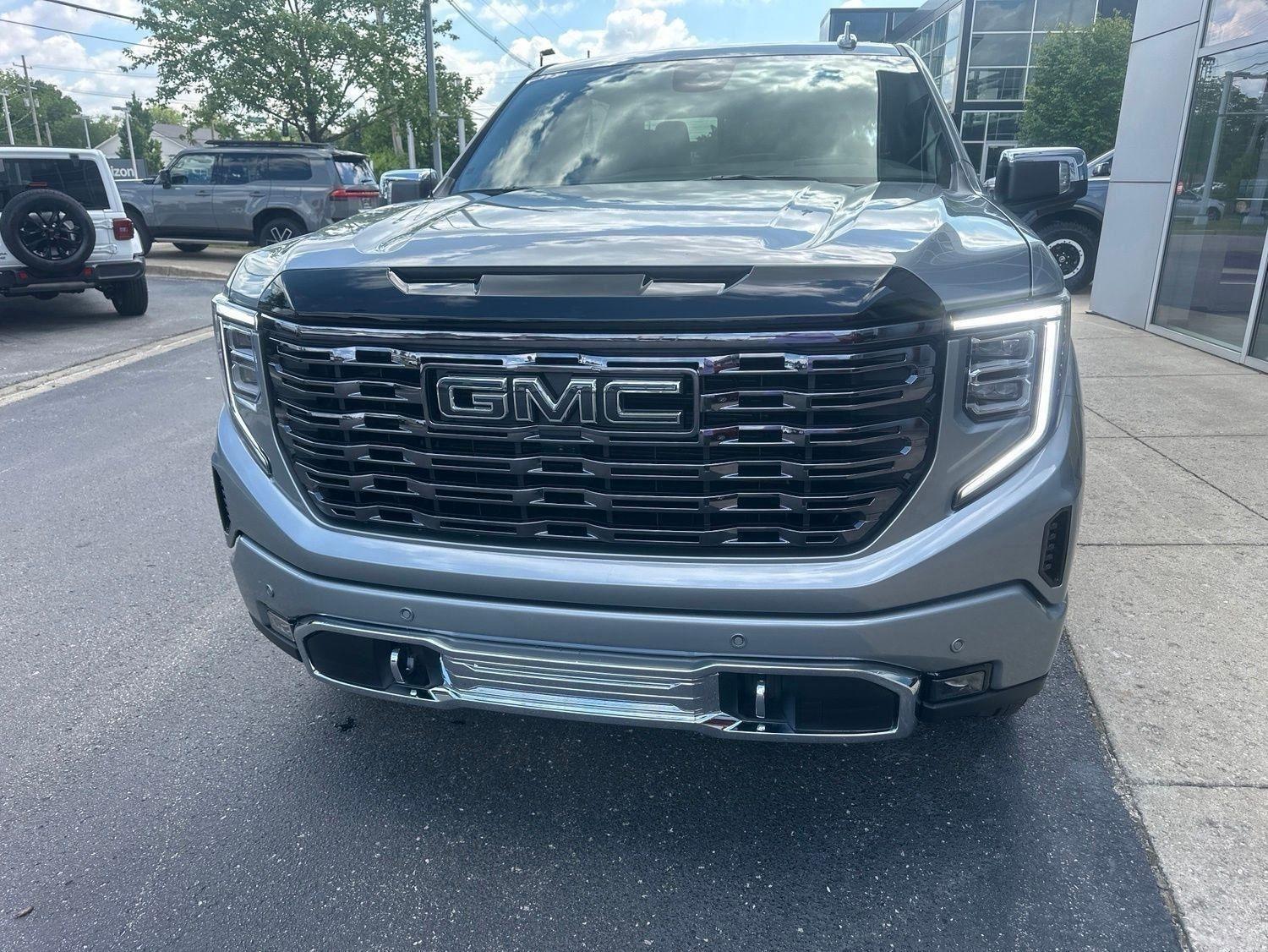 GMC Sierra 1500 Denali Ultimate Crew Cab 4WD 2025