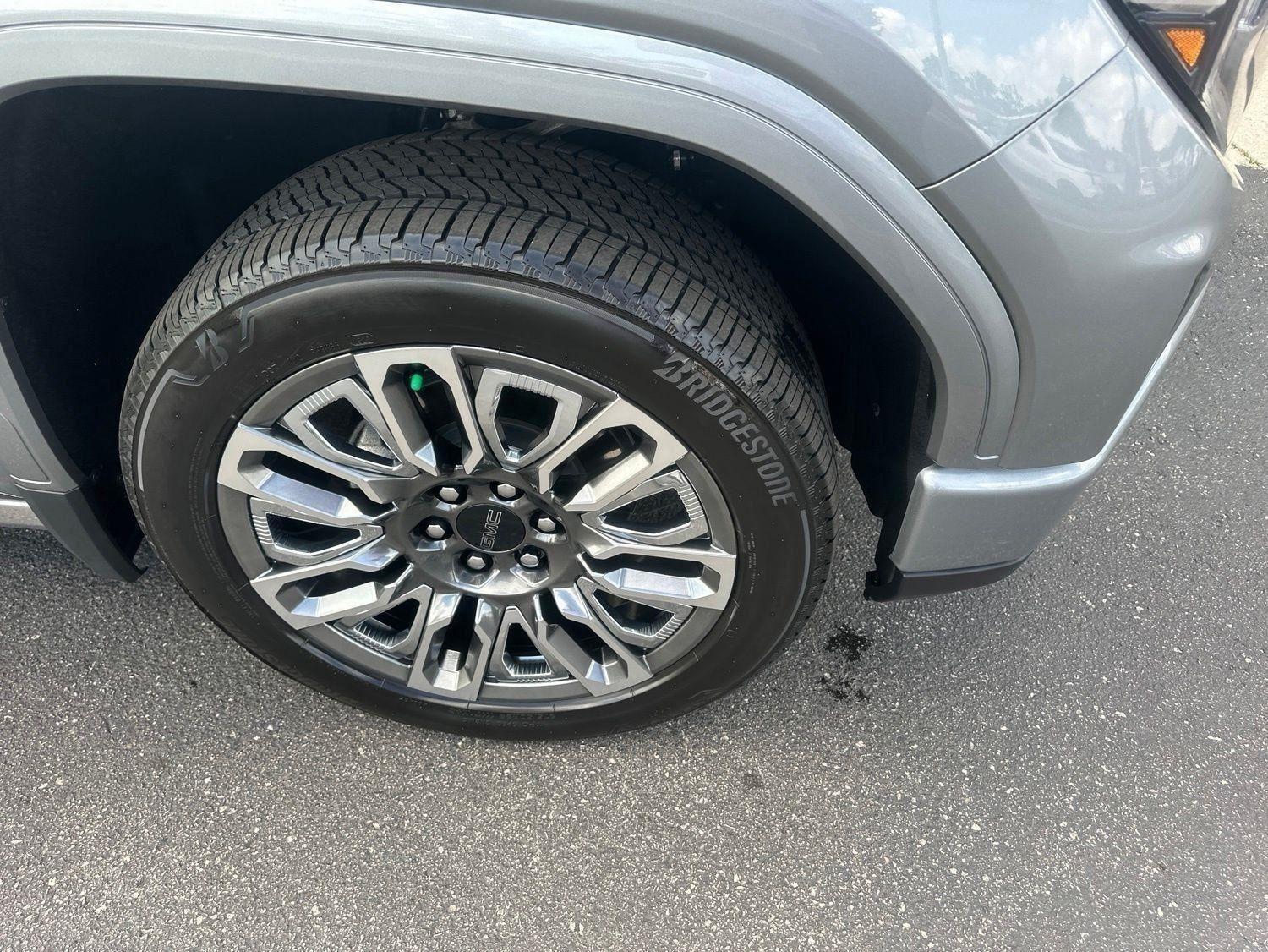 GMC Sierra 1500 Denali Ultimate Crew Cab 4WD 2025