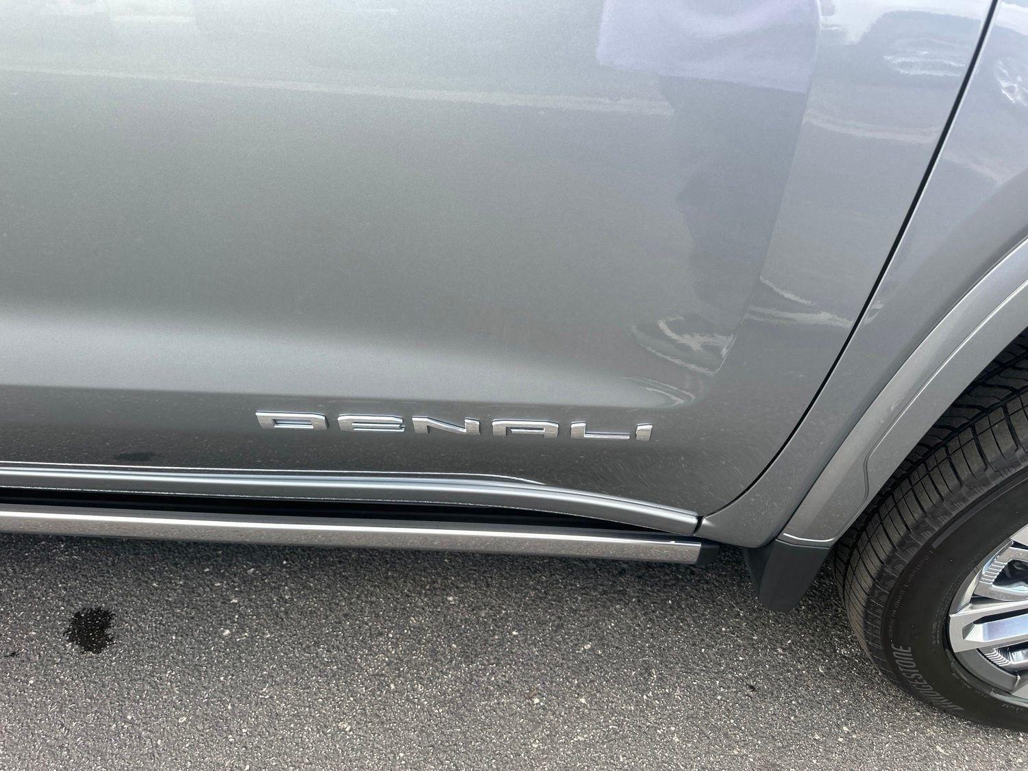 GMC Sierra 1500 Denali Ultimate Crew Cab 4WD 2025