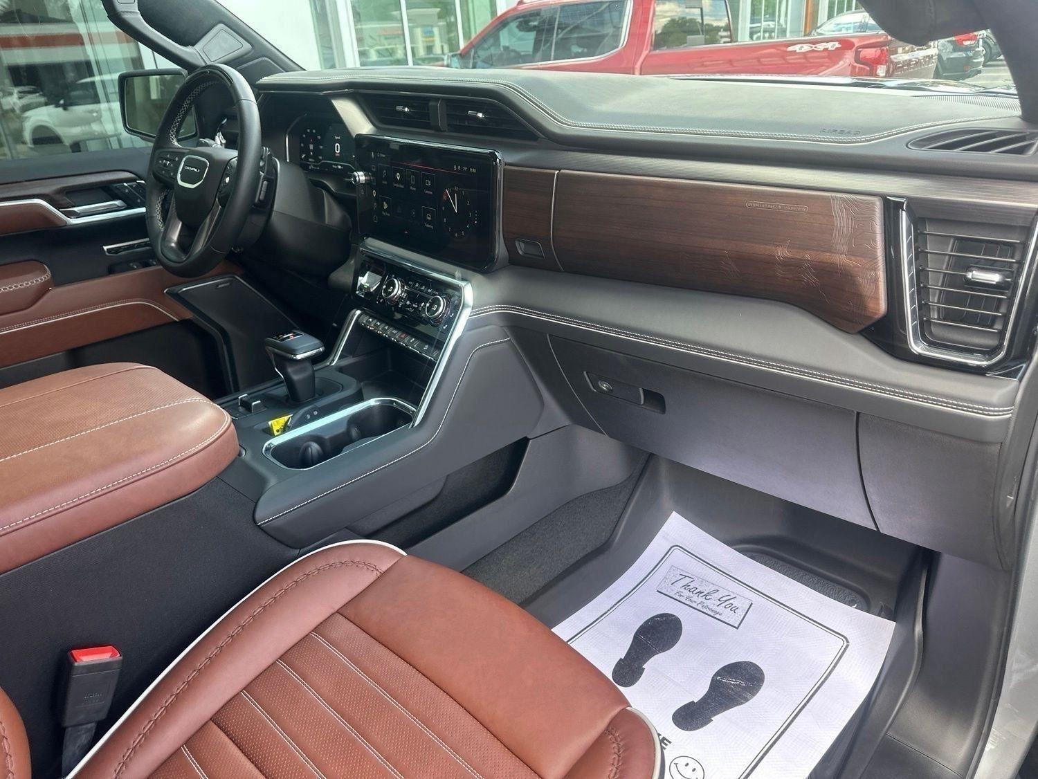 GMC Sierra 1500 Denali Ultimate Crew Cab 4WD 2025