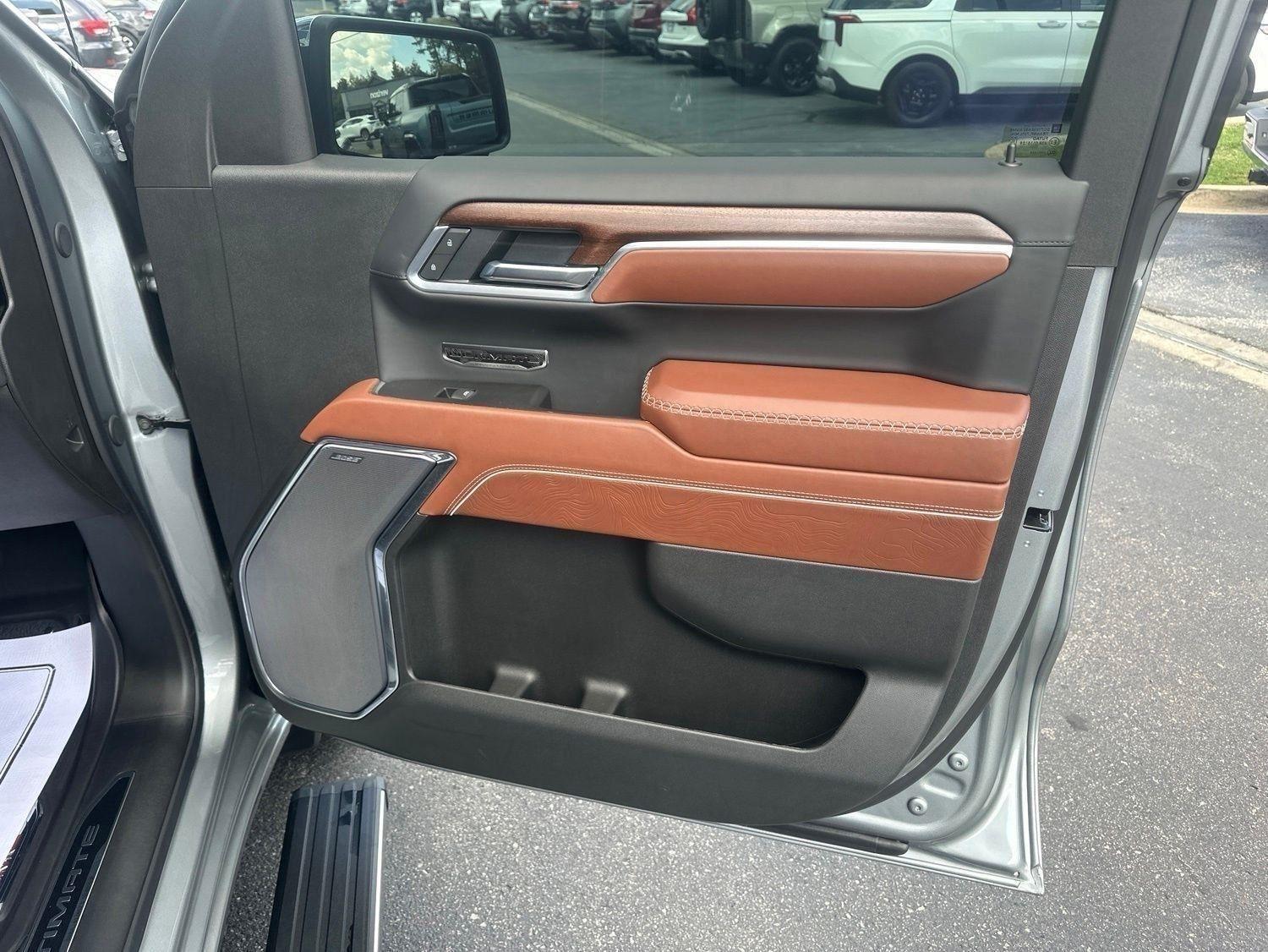 GMC Sierra 1500 Denali Ultimate Crew Cab 4WD 2025