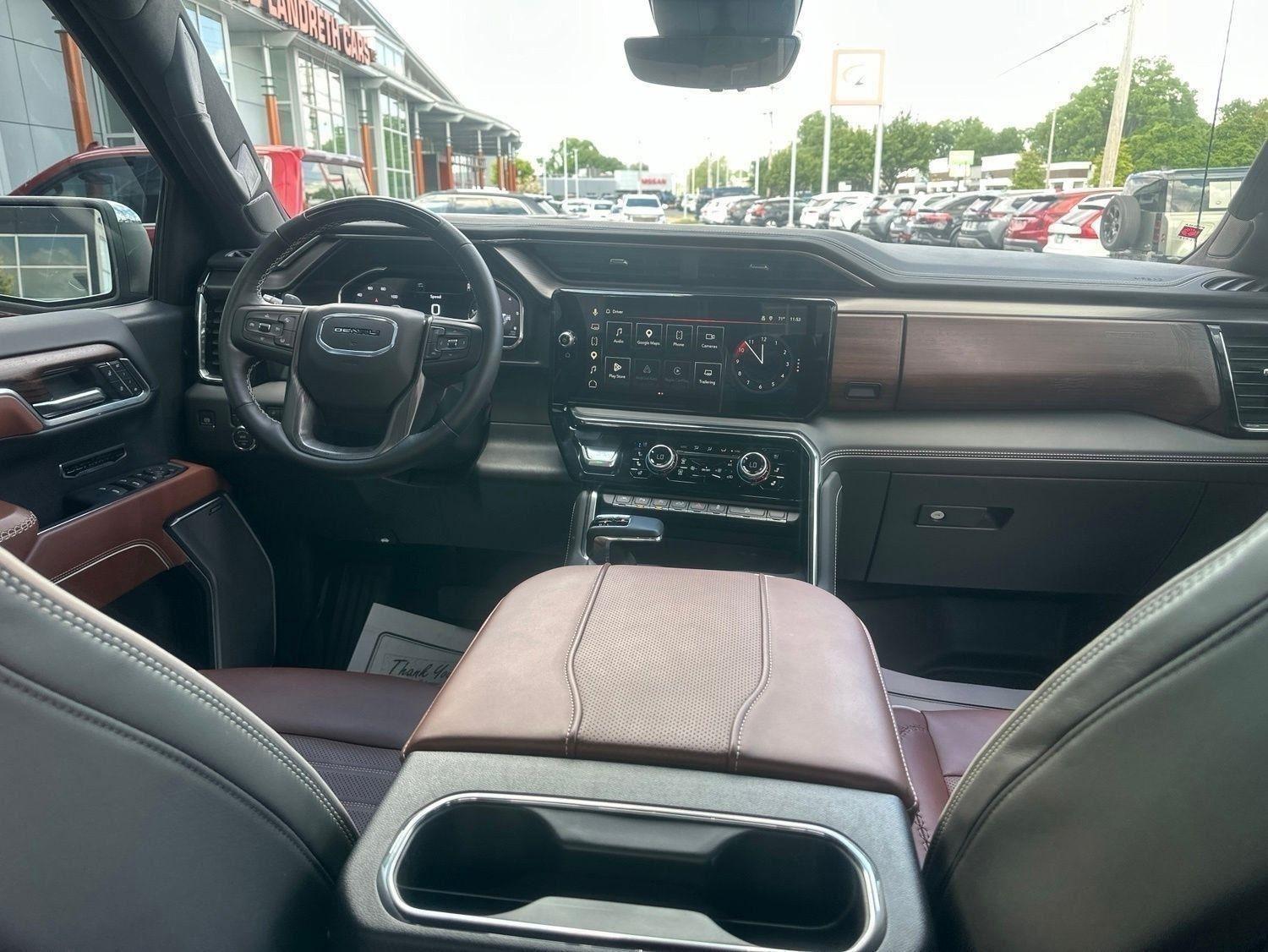 GMC Sierra 1500 Denali Ultimate Crew Cab 4WD 2025
