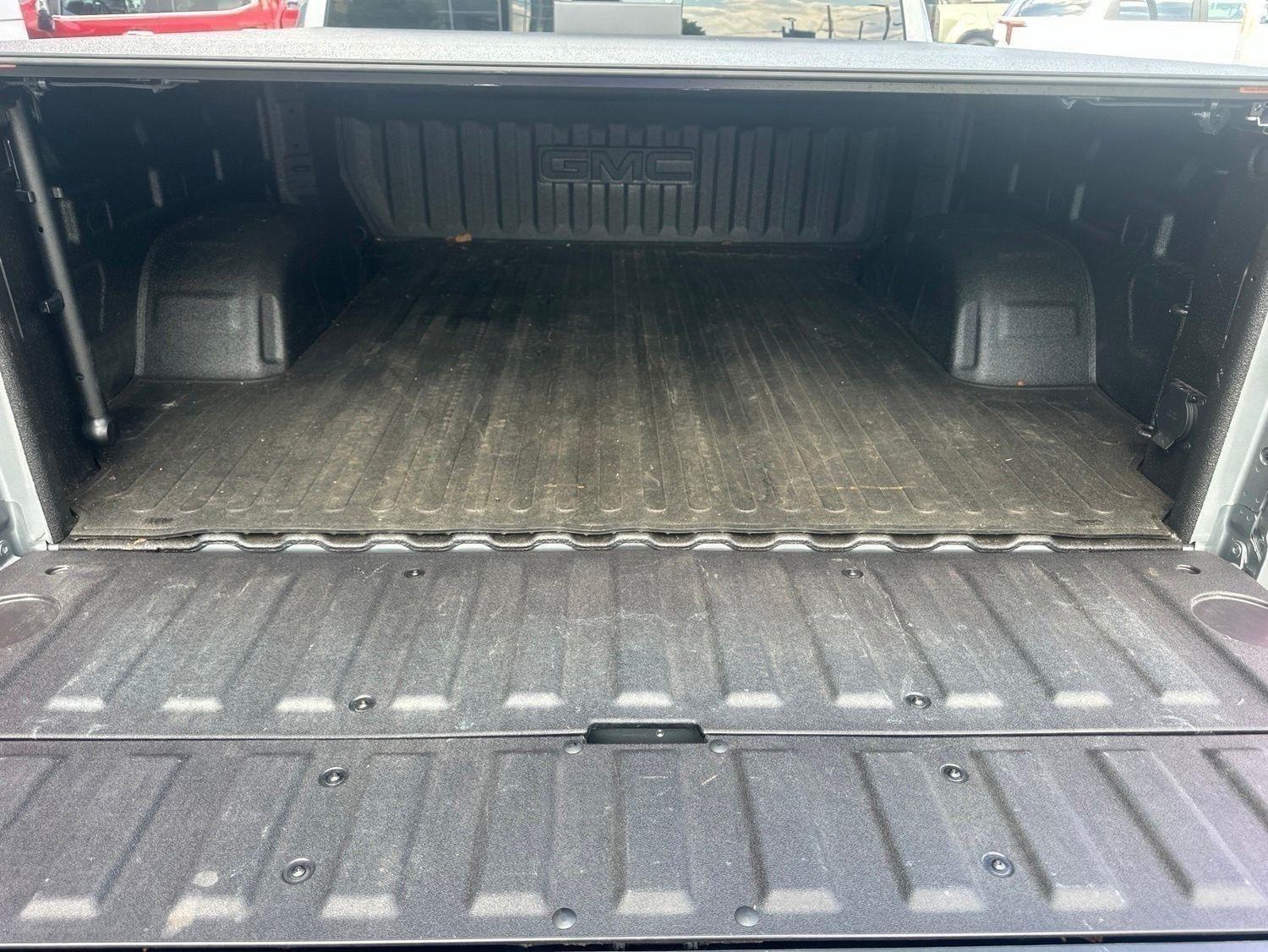 GMC Sierra 1500 Denali Ultimate Crew Cab 4WD 2025