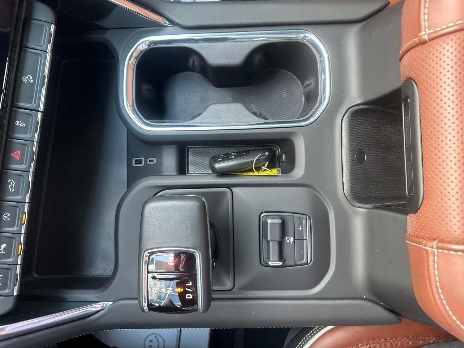 GMC Sierra 1500 Denali Ultimate Crew Cab 4WD 2025