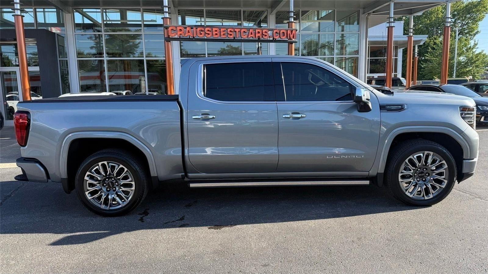 GMC Sierra 1500 Denali Ultimate Crew Cab 4WD 2025