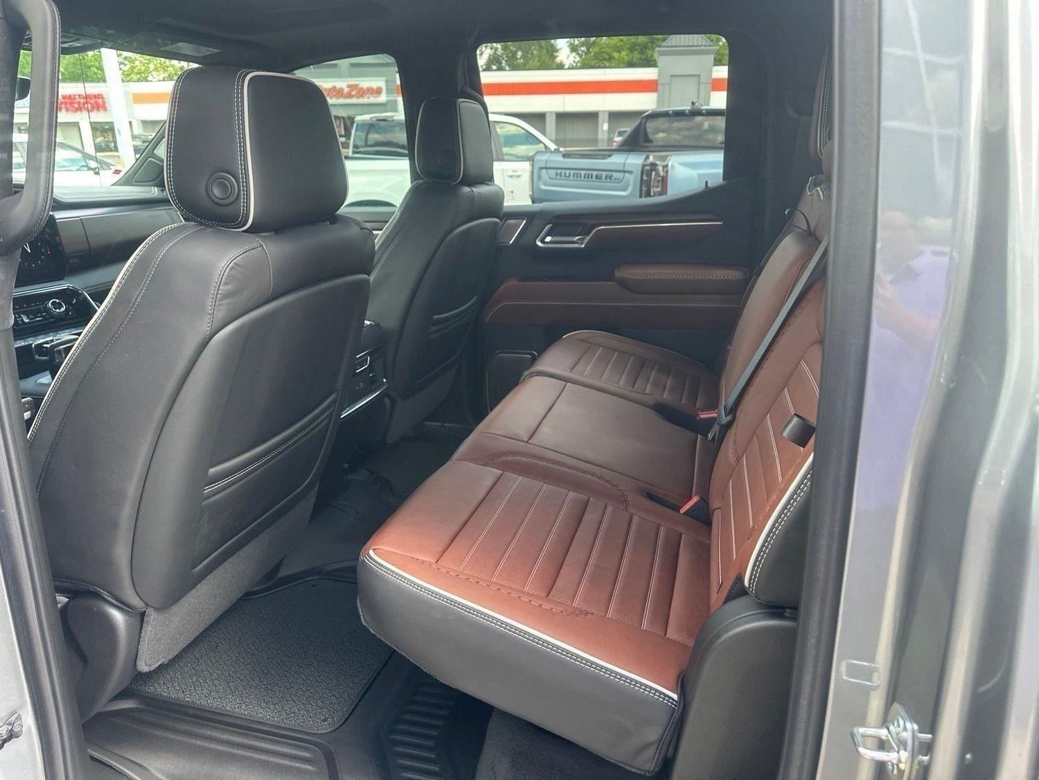 GMC Sierra 1500 Denali Ultimate Crew Cab 4WD 2025