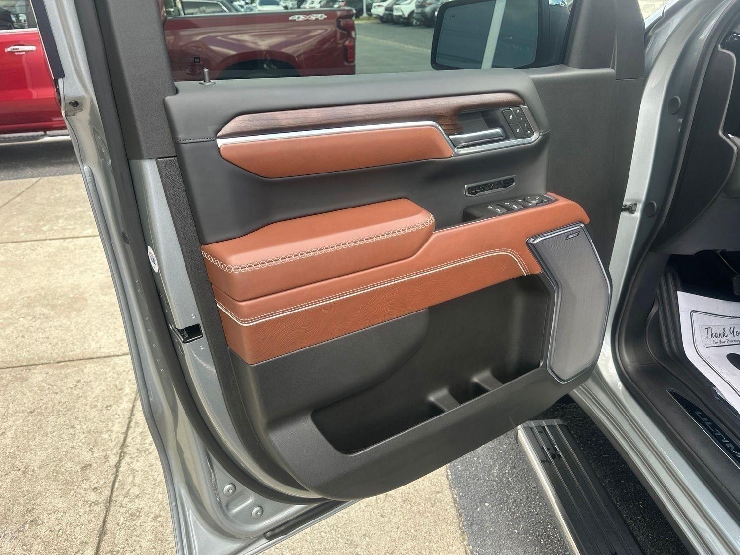 GMC Sierra 1500 Denali Ultimate Crew Cab 4WD 2025