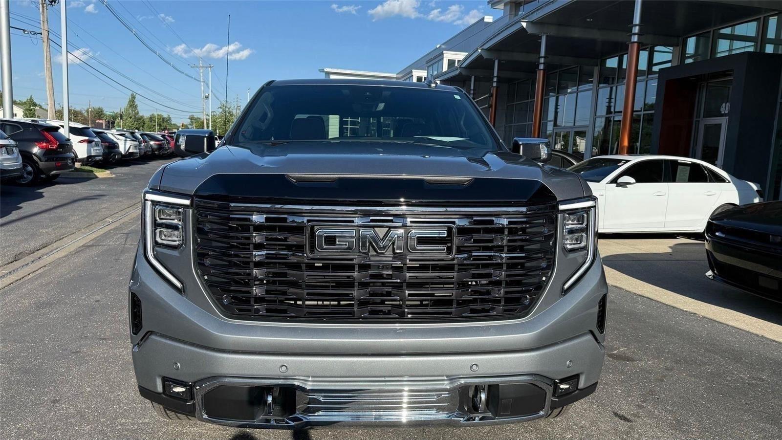 GMC Sierra 1500 Denali Ultimate Crew Cab 4WD 2025